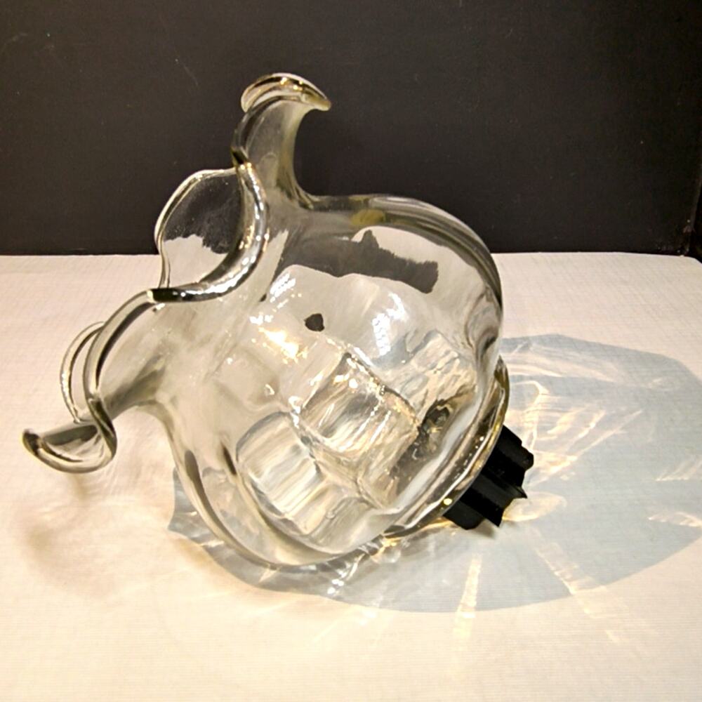 1443.  Ruffled Glass Peg Candle Holder Globe